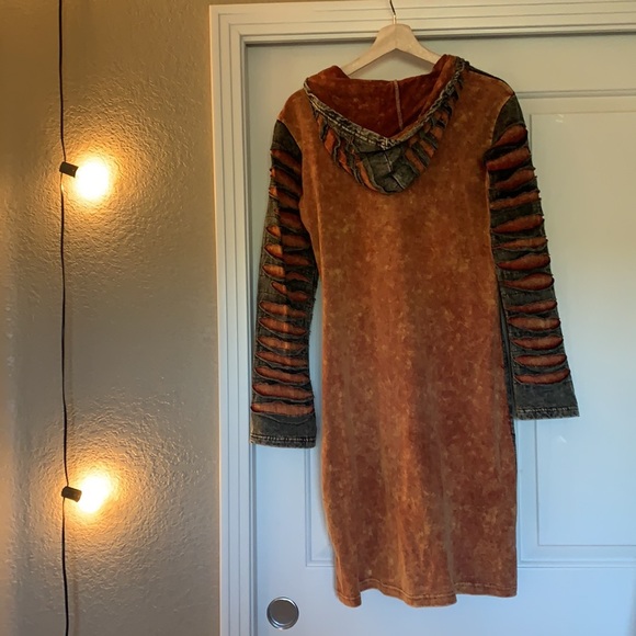 Boutique NWT new with tag Nepal long red and black jacket - unique - Picture 5 of 5